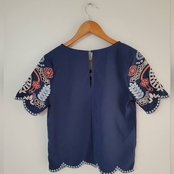 J.O.A. cropped eyelet embroidered blouse - Picture 3 of 7